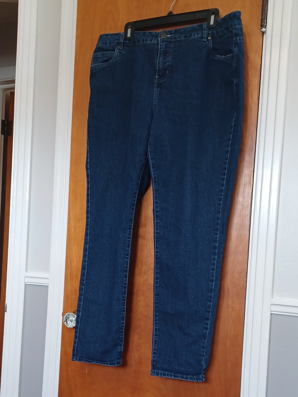 Avenue Denim Skinny Jeans Sz.16A. L.30". R.11.5". W.38".  EUC!